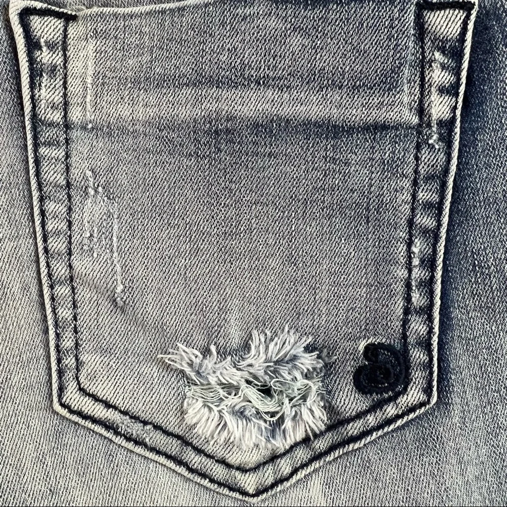 Indigo Rein Forever Distressed Denim Shorts. Sz 3 - Picture 10 of 11